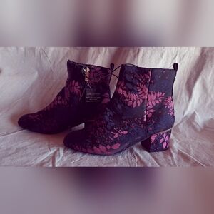 Size 6 Ladies Textile Booties